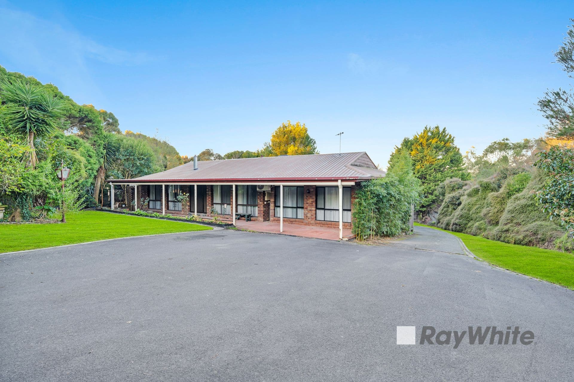 10 Halcyon Way, Narre Warren South VIC 3805, Narre Warren South - Thumbnail 2
