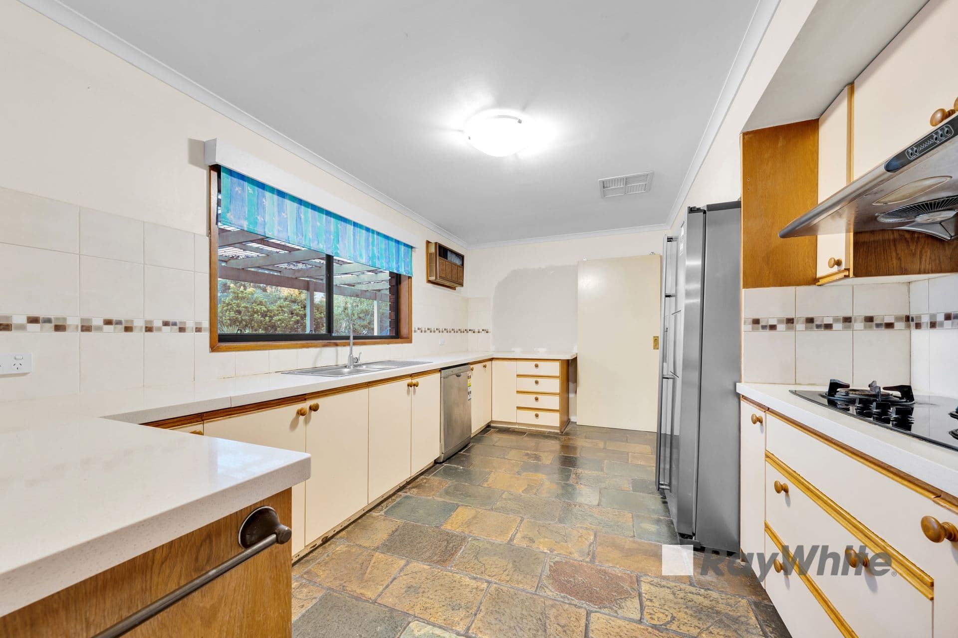 10 Halcyon Way, Narre Warren South VIC 3805, Narre Warren South - Thumbnail 5