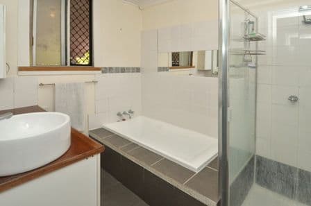 19 Malabar Street, WYNNUM WEST QLD 4178, Wynnum West - Thumbnail 4