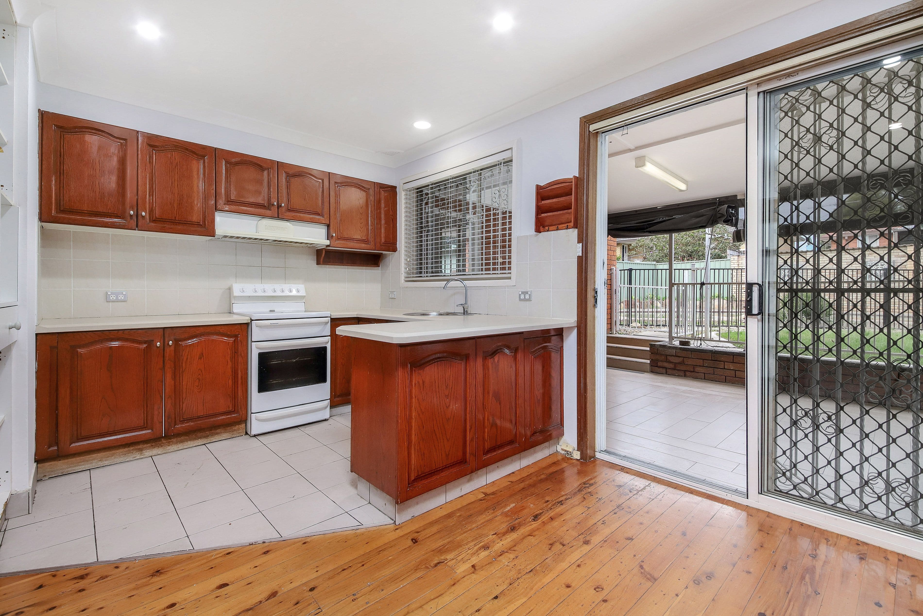 16 Jacaranda Drive, Georges Hall NSW 2198, Georges Hall - Thumbnail 3