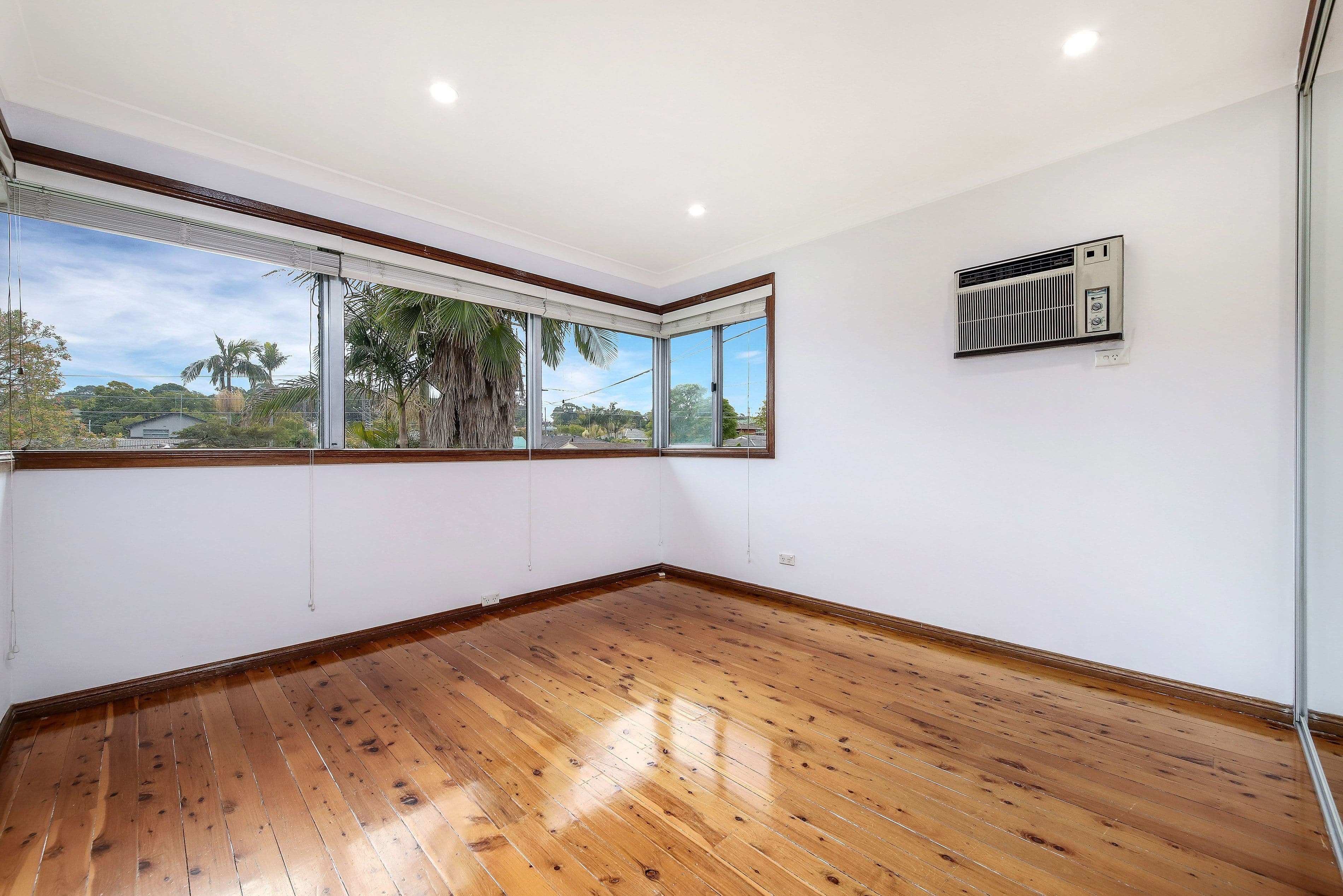16 Jacaranda Drive, Georges Hall NSW 2198, Georges Hall - Thumbnail 4