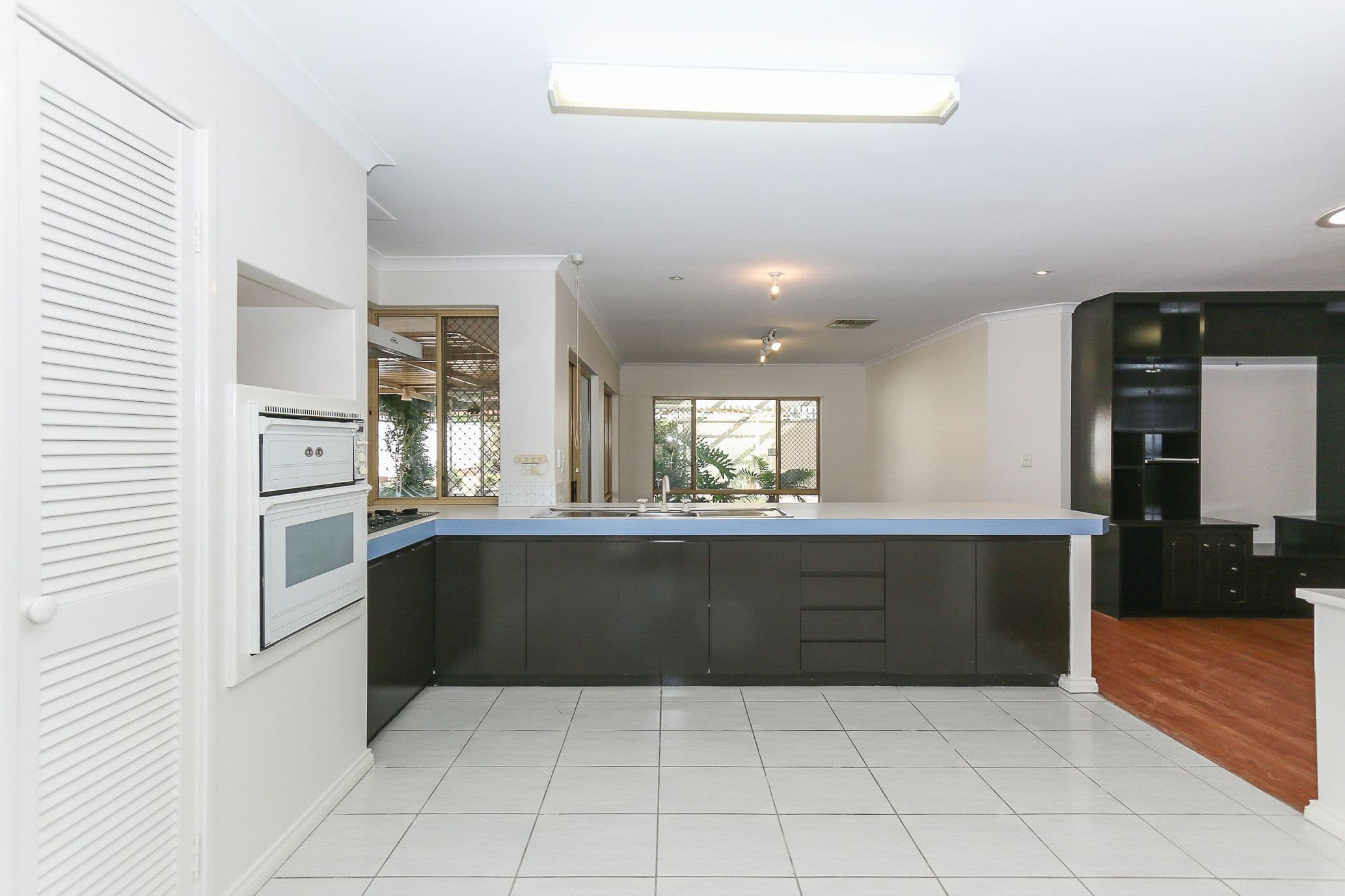 33 Towerhill Road, Alexander Heights WA 6064, Alexander Heights - Thumbnail 2