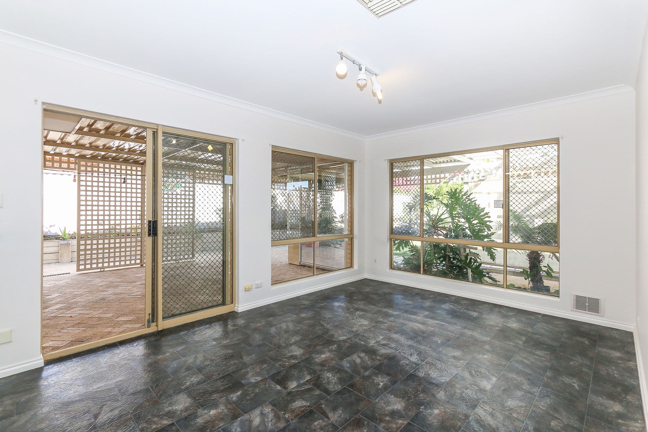 33 Towerhill Road, Alexander Heights WA 6064, Alexander Heights - Thumbnail 8