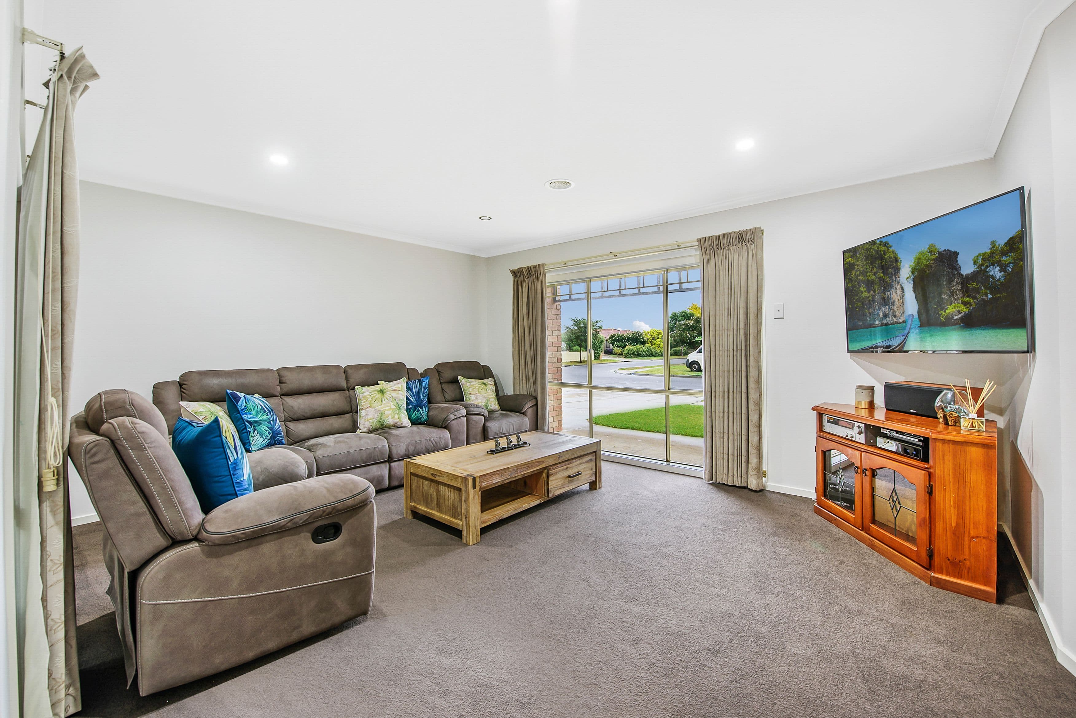 67 Hopetoun Road, Werribee VIC 3030, Werribee - Thumbnail 3