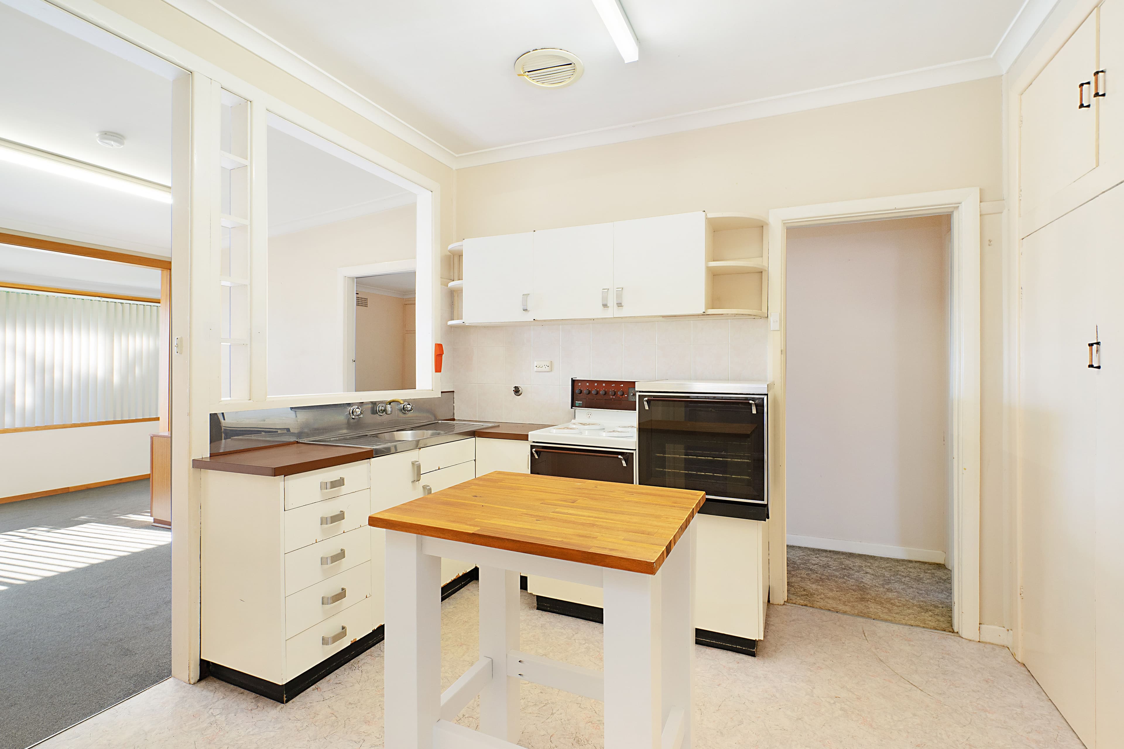 18 Fourth Avenue, Rutherford NSW 2320, Rutherford - Thumbnail 3