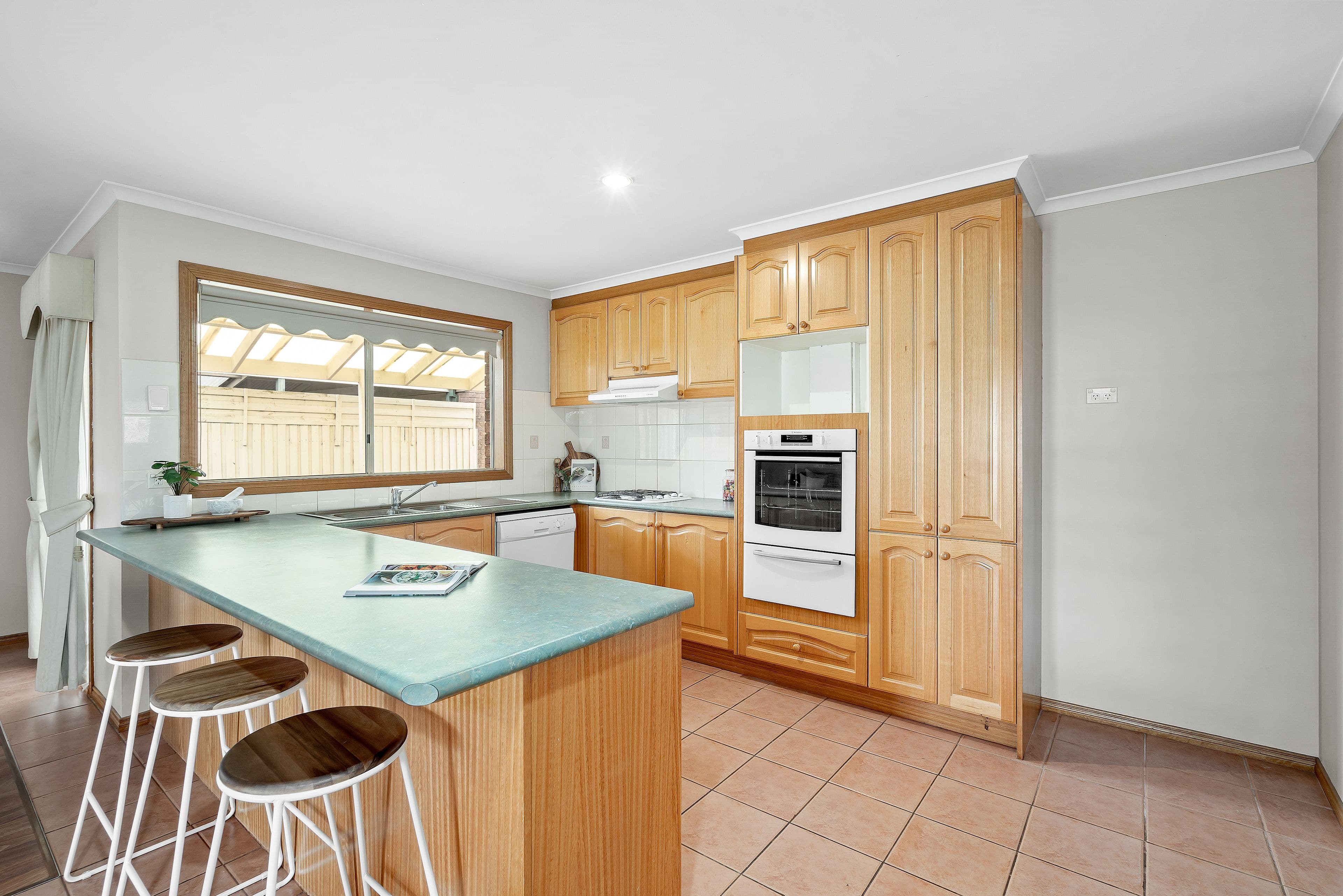 16 Archer Avenue, Sunbury VIC 3429, Sunbury - Thumbnail 2