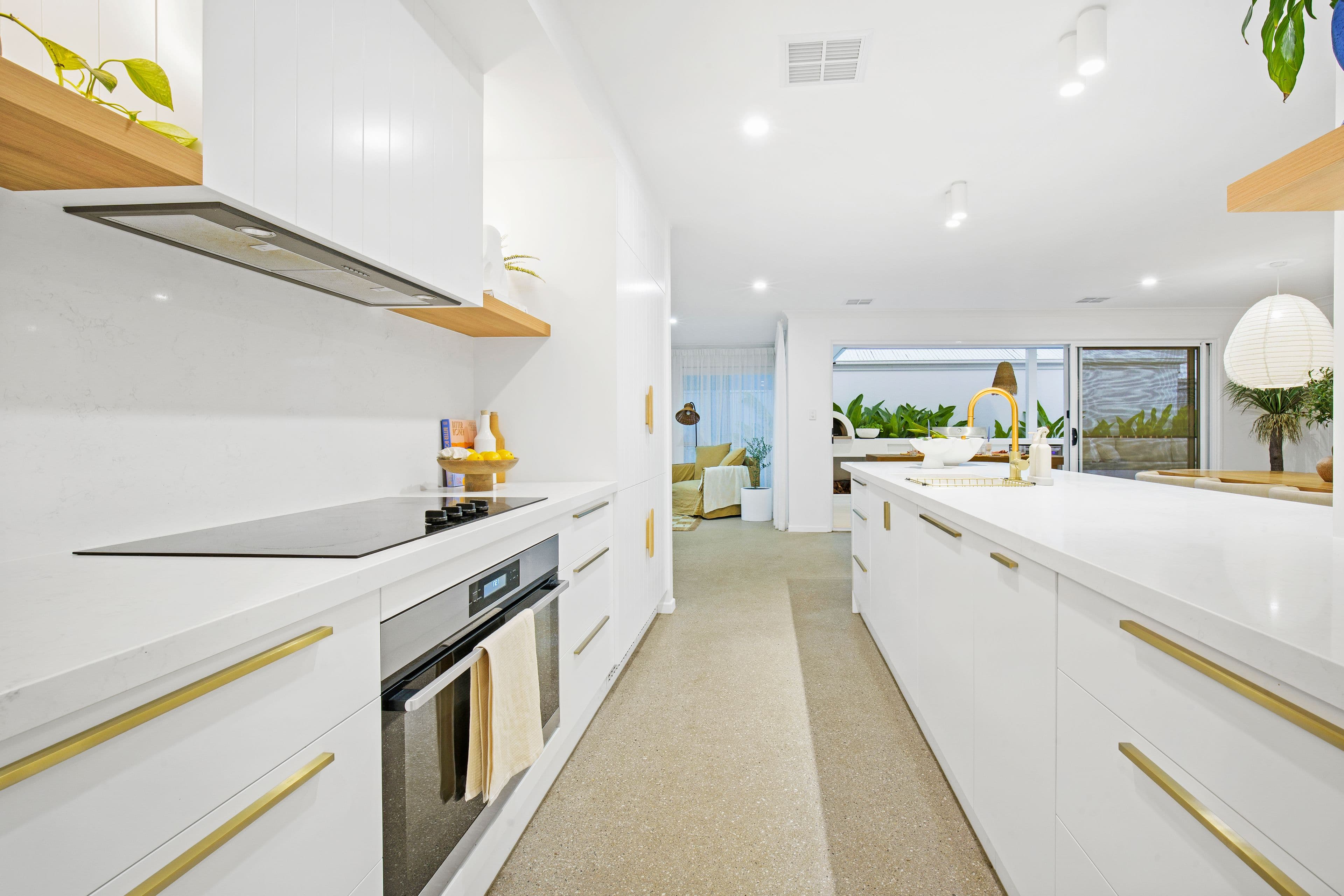 22 Gardendale Crescent, Burleigh Waters QLD 4220, Burleigh Waters - Thumbnail 7