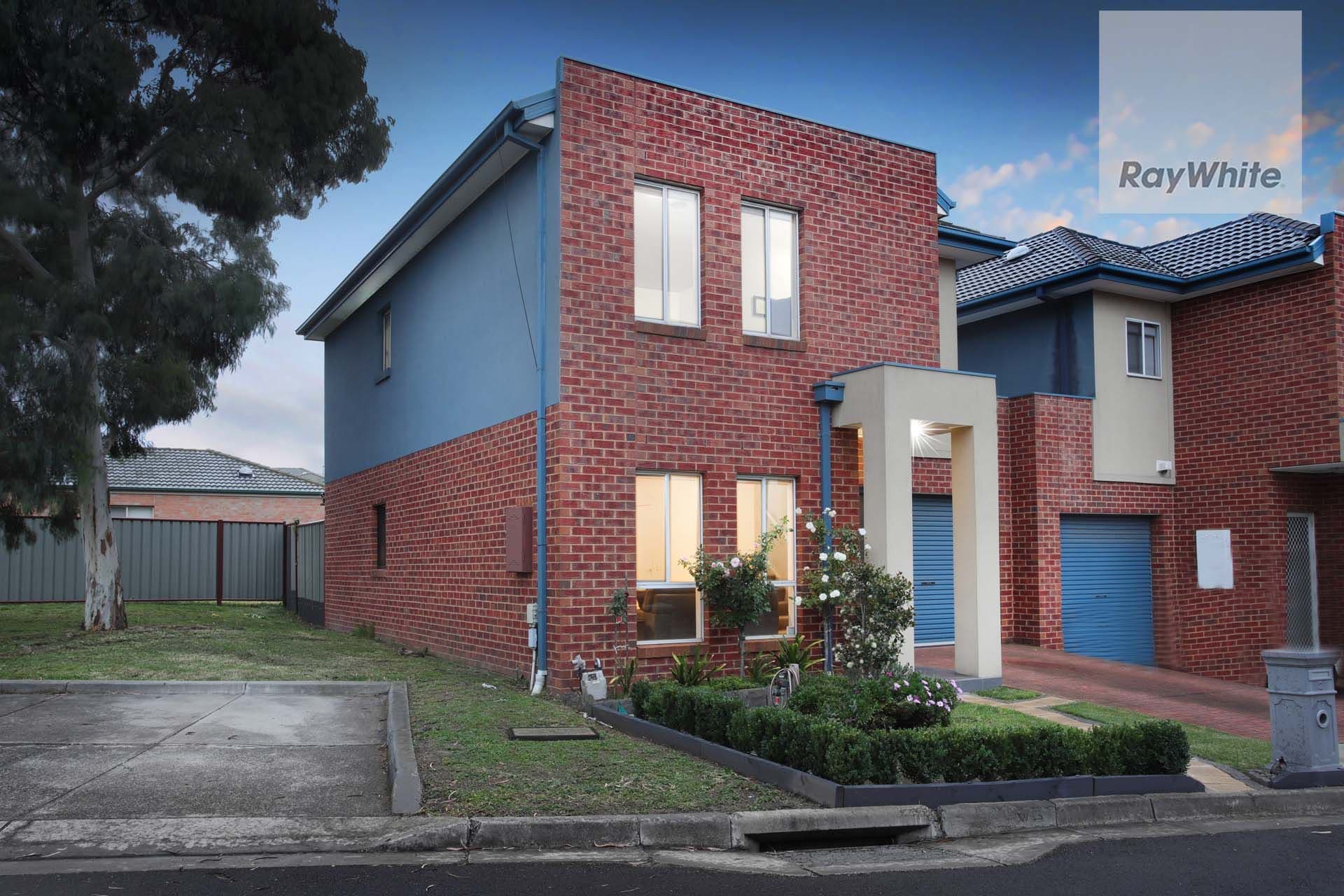 2 Balerno Circle, Gowanbrae VIC 3043, Gowanbrae - Thumbnail 2