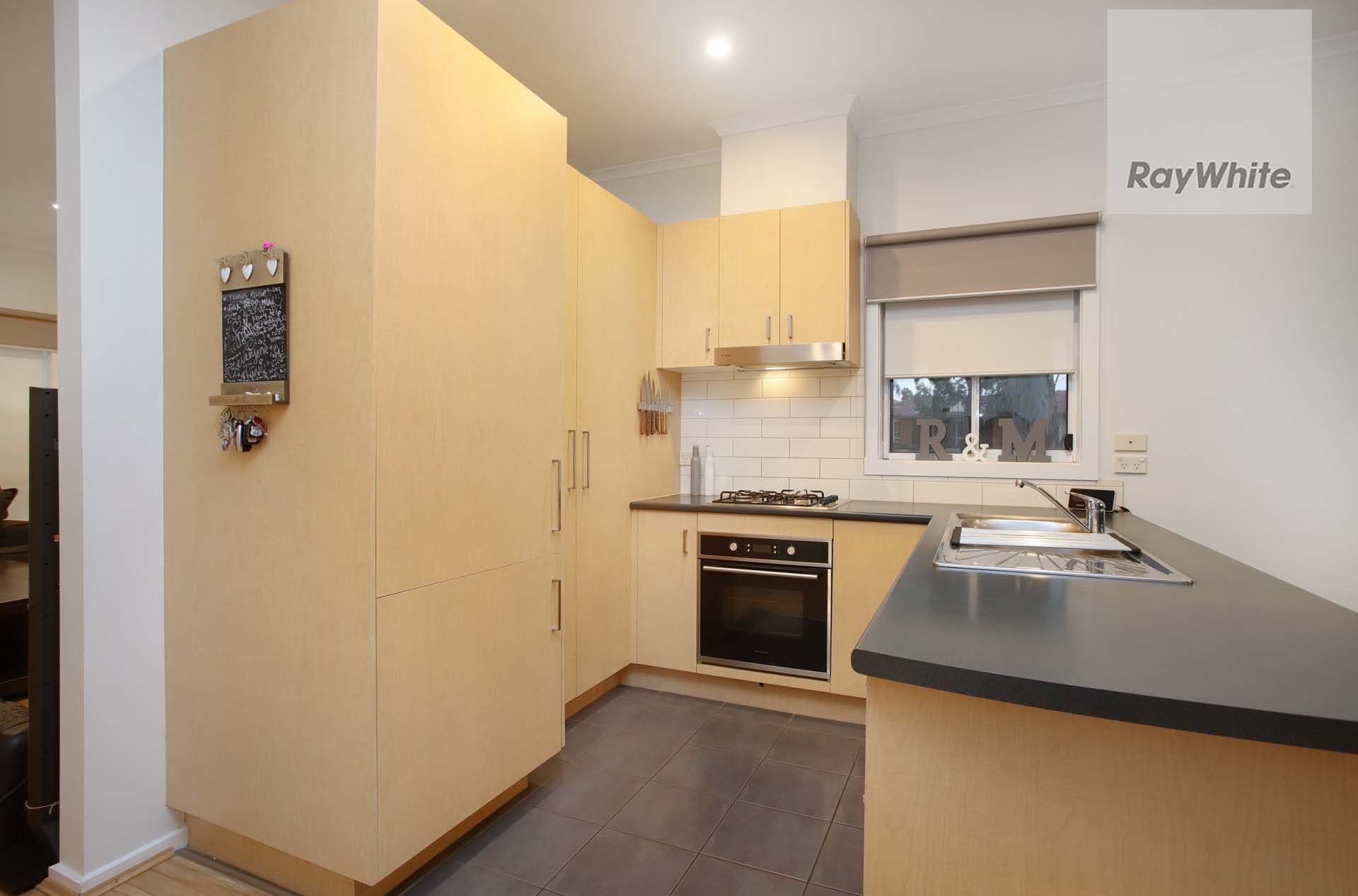 2 Balerno Circle, Gowanbrae VIC 3043, Gowanbrae - Thumbnail 6
