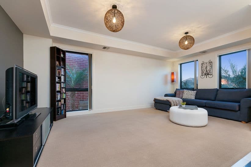 8 Point Pleasant Way, South Morang VIC 3752, South Morang - Thumbnail 2