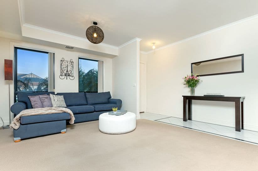 8 Point Pleasant Way, South Morang VIC 3752, South Morang - Thumbnail 4