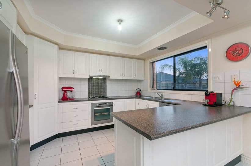 8 Point Pleasant Way, South Morang VIC 3752, South Morang - Thumbnail 8