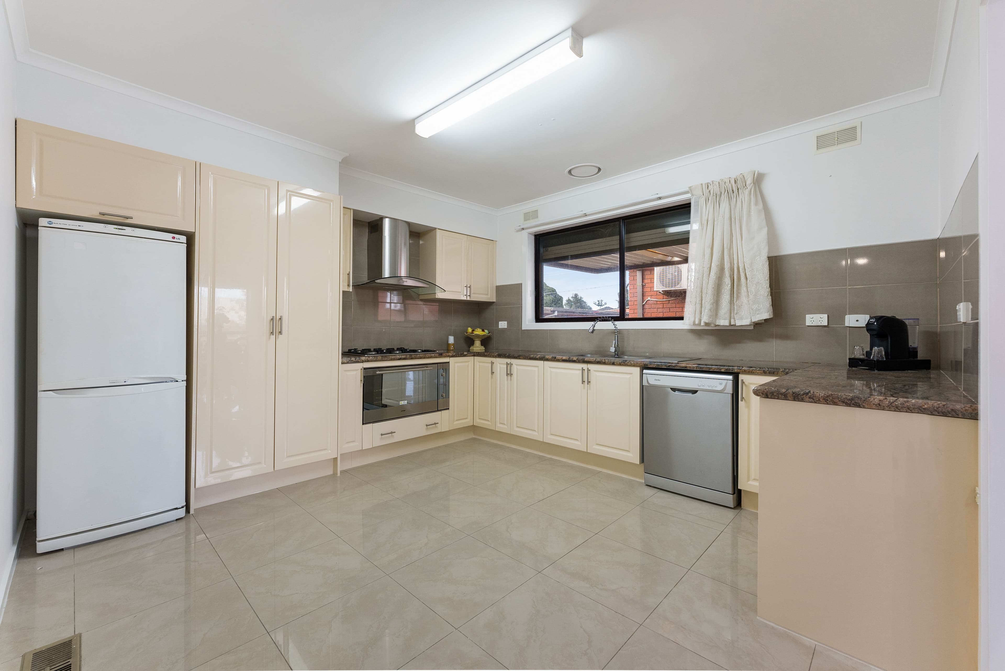 4 Tanglewood Street, Kings Park VIC 3021, Kings Park - Thumbnail 3