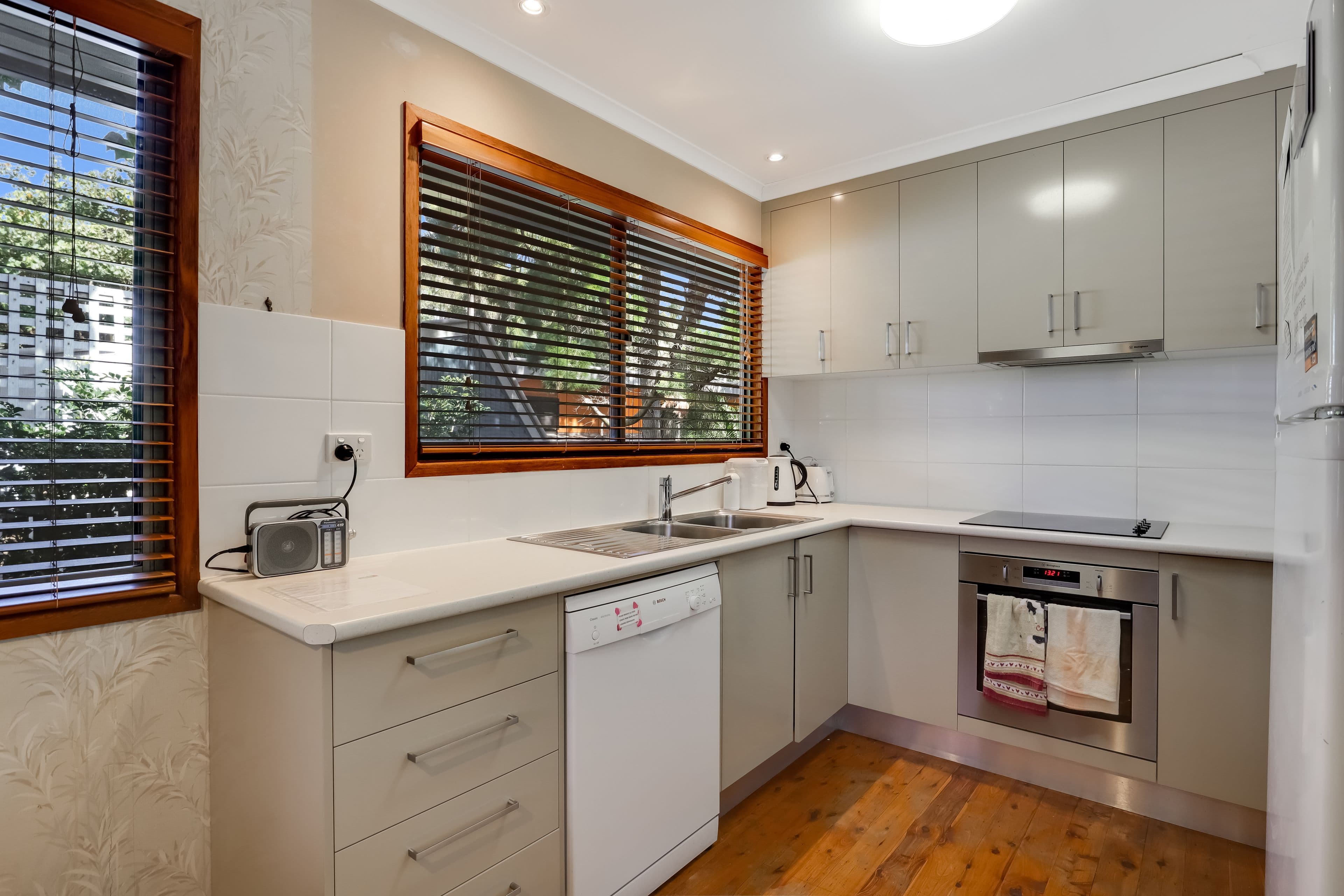 11 Bigoon Road, Point Lookout QLD 4183, Point Lookout - Thumbnail 2