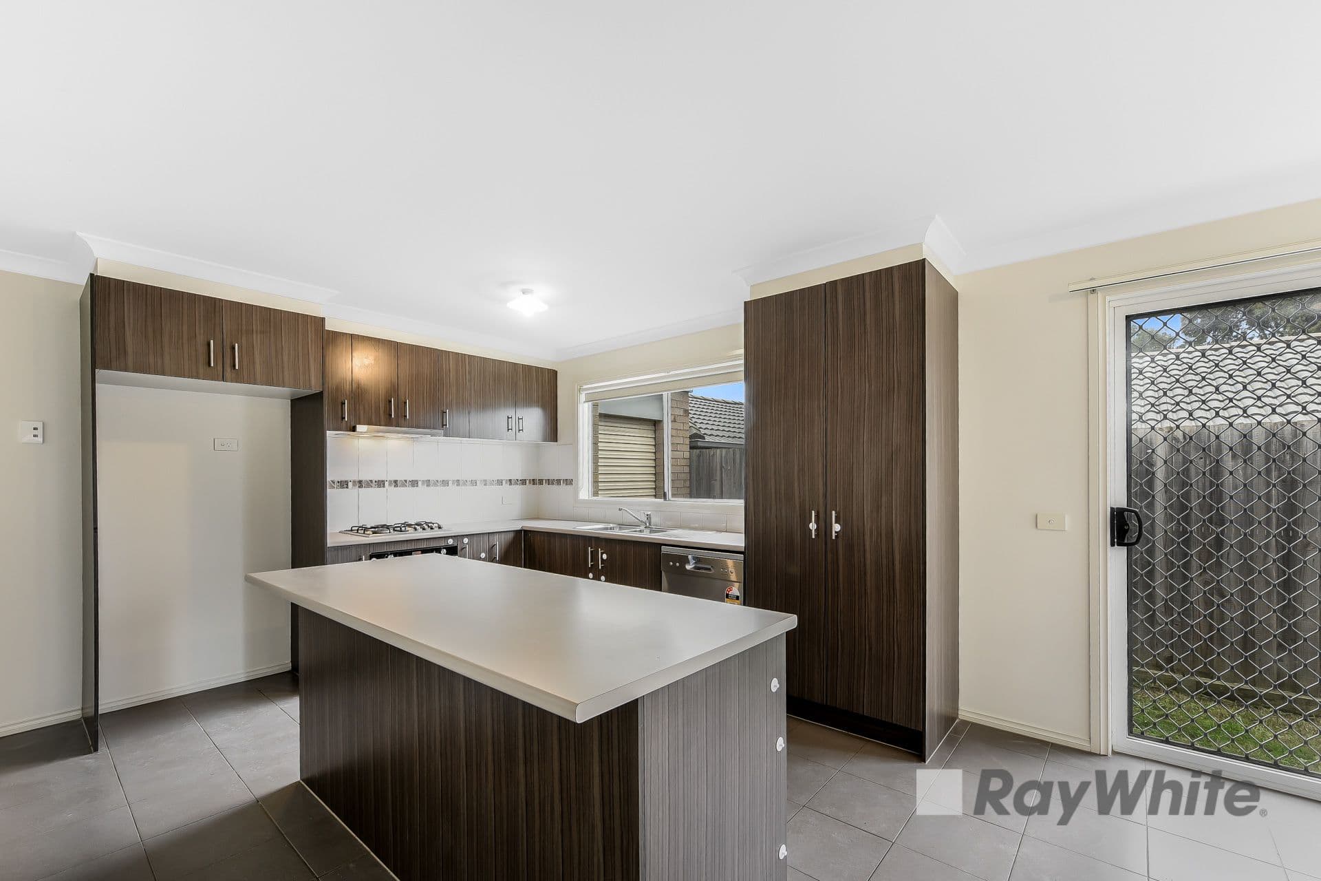 16 McClenaghan Place, Pakenham VIC 3810, Pakenham - Thumbnail 4