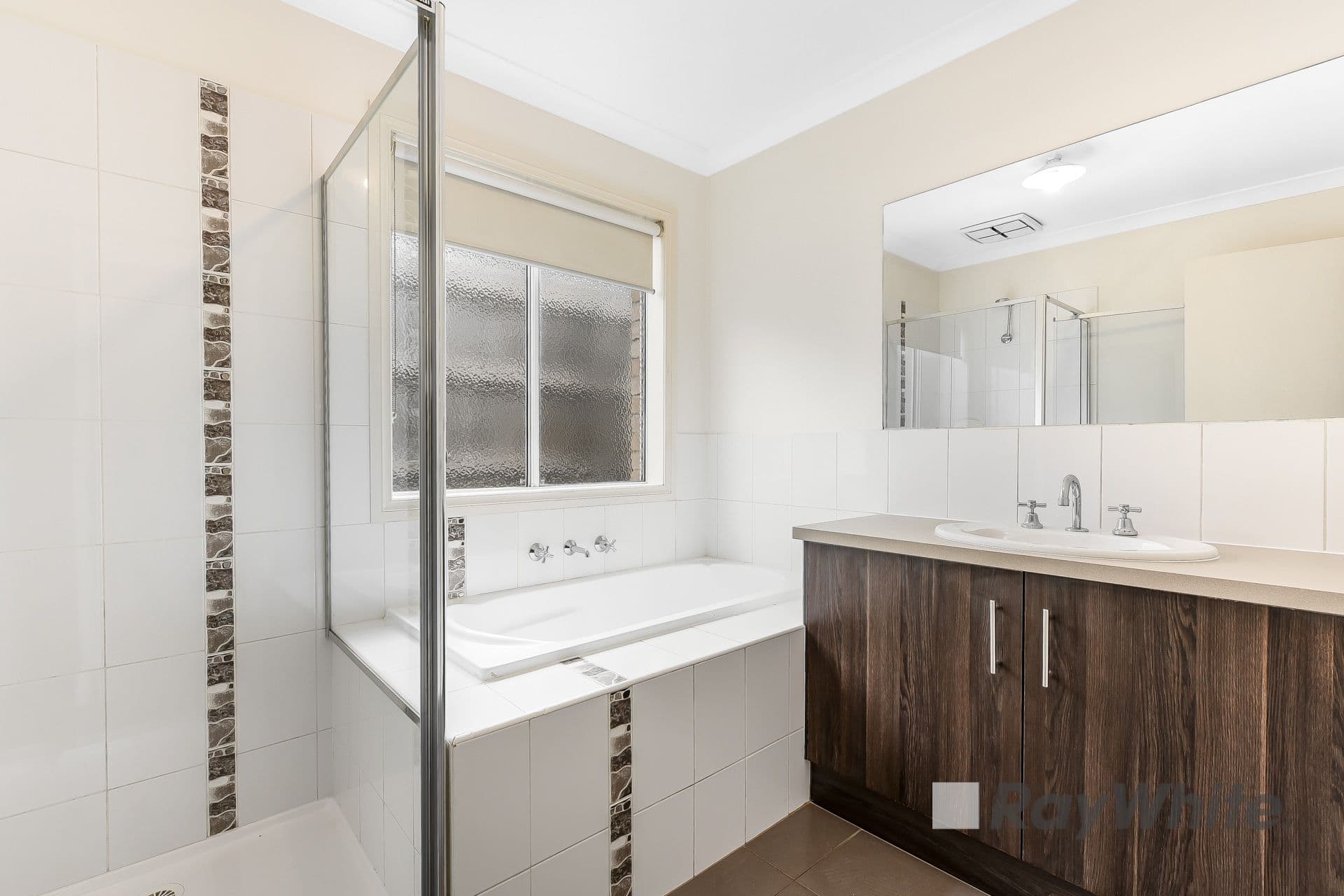 16 McClenaghan Place, Pakenham VIC 3810, Pakenham - Thumbnail 7