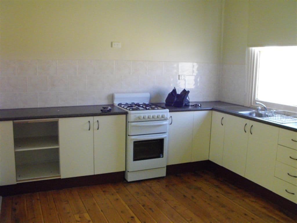 26 Elizabeth Street, PARKES NSW 2870, Parkes - Thumbnail 2