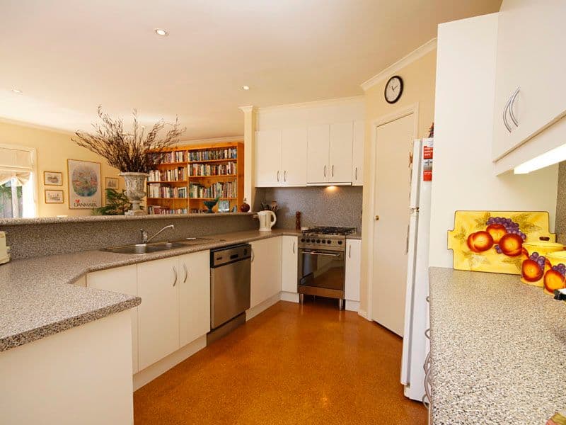 16 Keith Place, HAMLYN HEIGHTS VIC 3215, Hamlyn Heights - Thumbnail 2