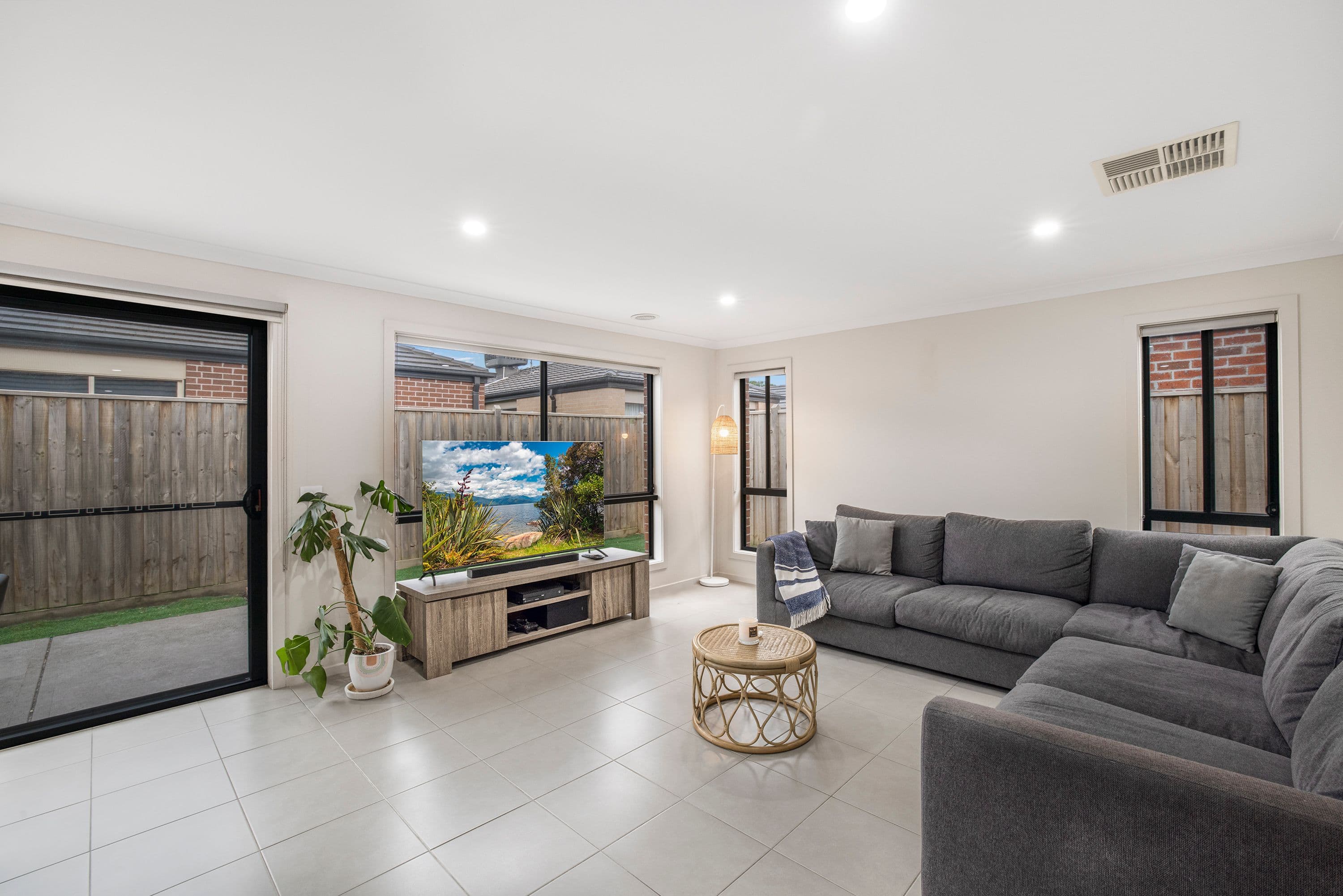 25 Maywood Street, Pakenham VIC 3810, Pakenham - Thumbnail 4