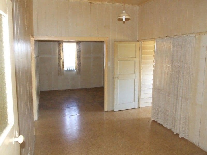 8 Sharp Street, CROWS NEST QLD 4355, Crows Nest - Thumbnail 2