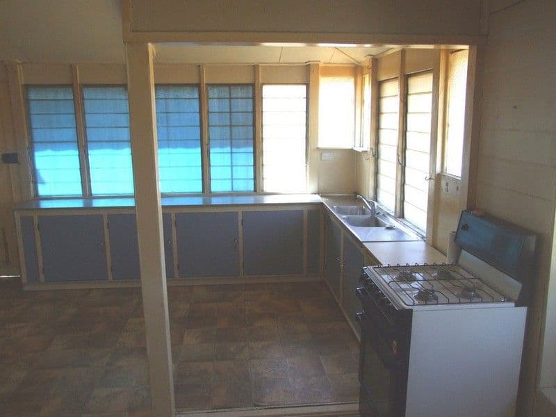 8 Sharp Street, CROWS NEST QLD 4355, Crows Nest - Thumbnail 4