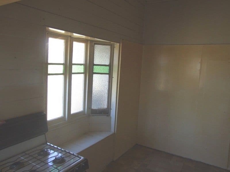 8 Sharp Street, CROWS NEST QLD 4355, Crows Nest - Thumbnail 7