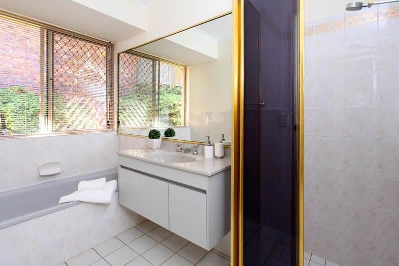 6 Castlewood Close, KENMORE HILLS QLD 4069, Kenmore Hills - Thumbnail 4