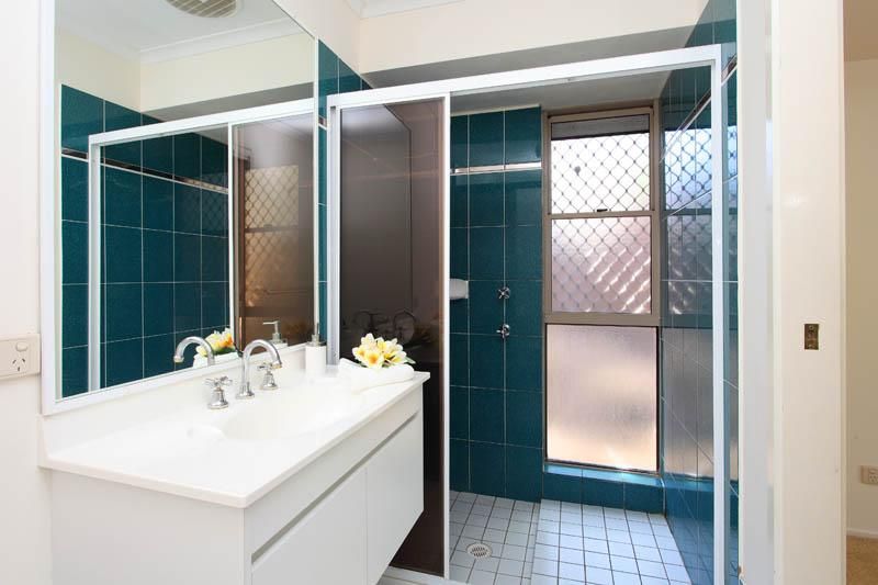 6 Castlewood Close, KENMORE HILLS QLD 4069, Kenmore Hills - Thumbnail 6