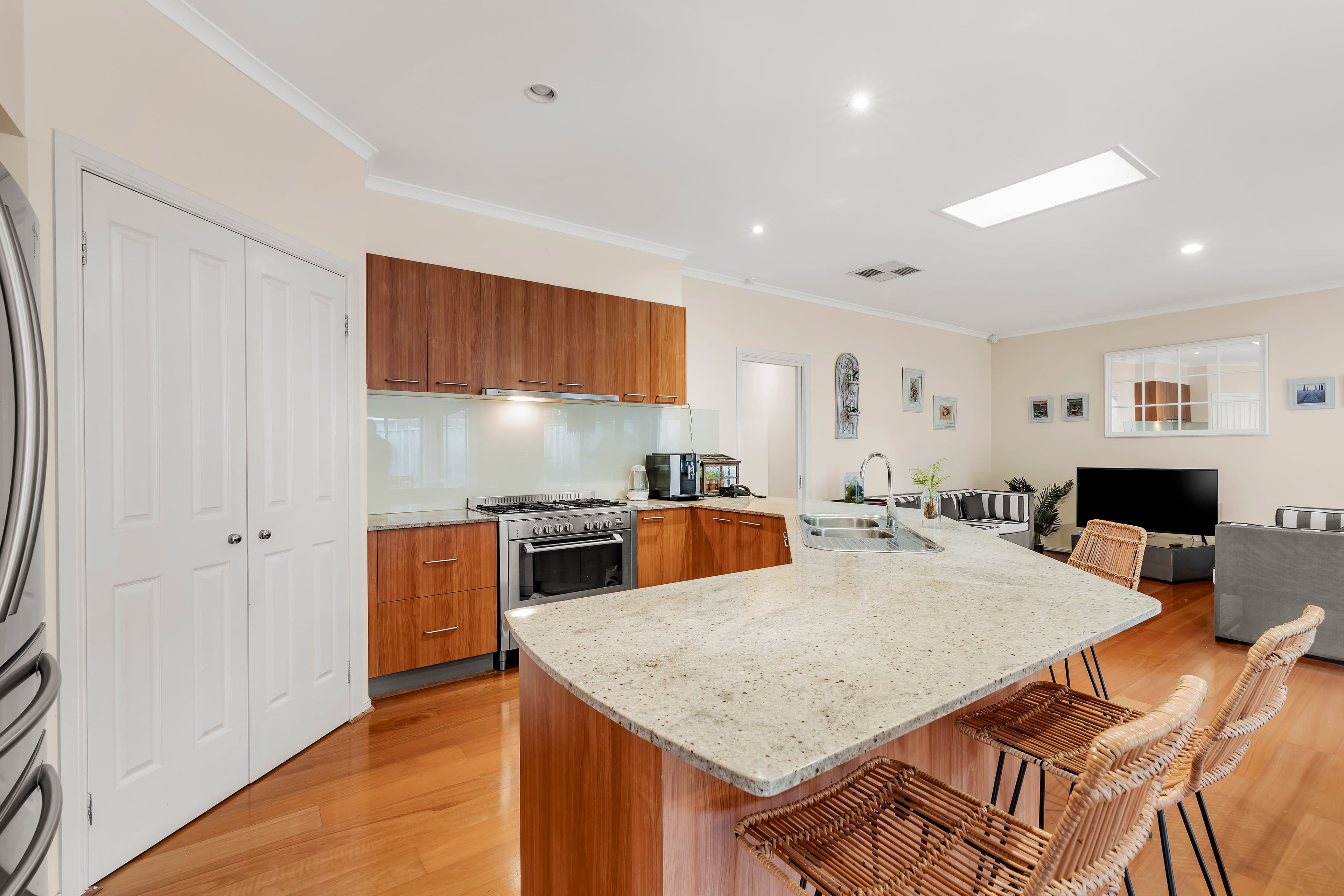 25 Vista Way, South Morang VIC 3752, South Morang - Thumbnail 2
