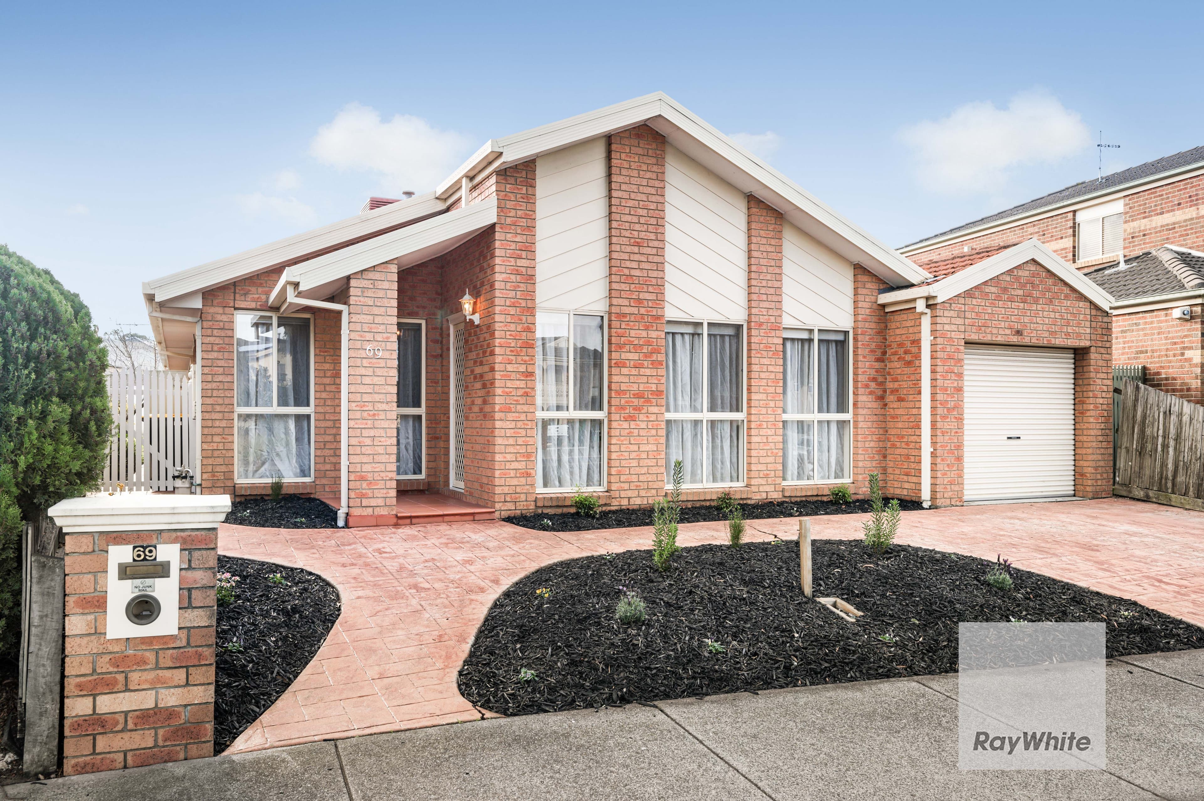 69 Gowanbrae Drive, Gowanbrae VIC 3043, Gowanbrae - Thumbnail 2
