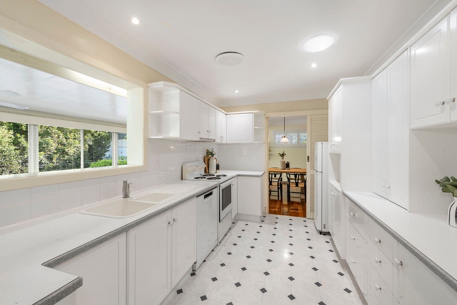 33 Larool Street, Kenmore QLD 4069, Kenmore - Thumbnail 7
