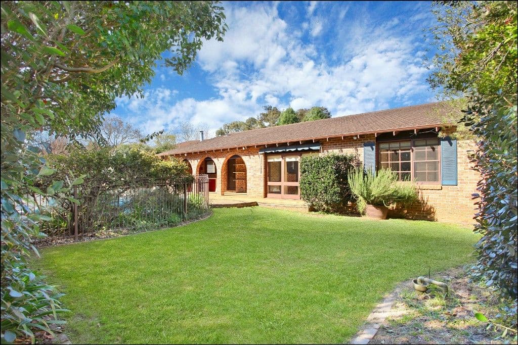 33 Lisa Crescent, CASTLE HILL NSW 2154, Castle Hill - Thumbnail 2