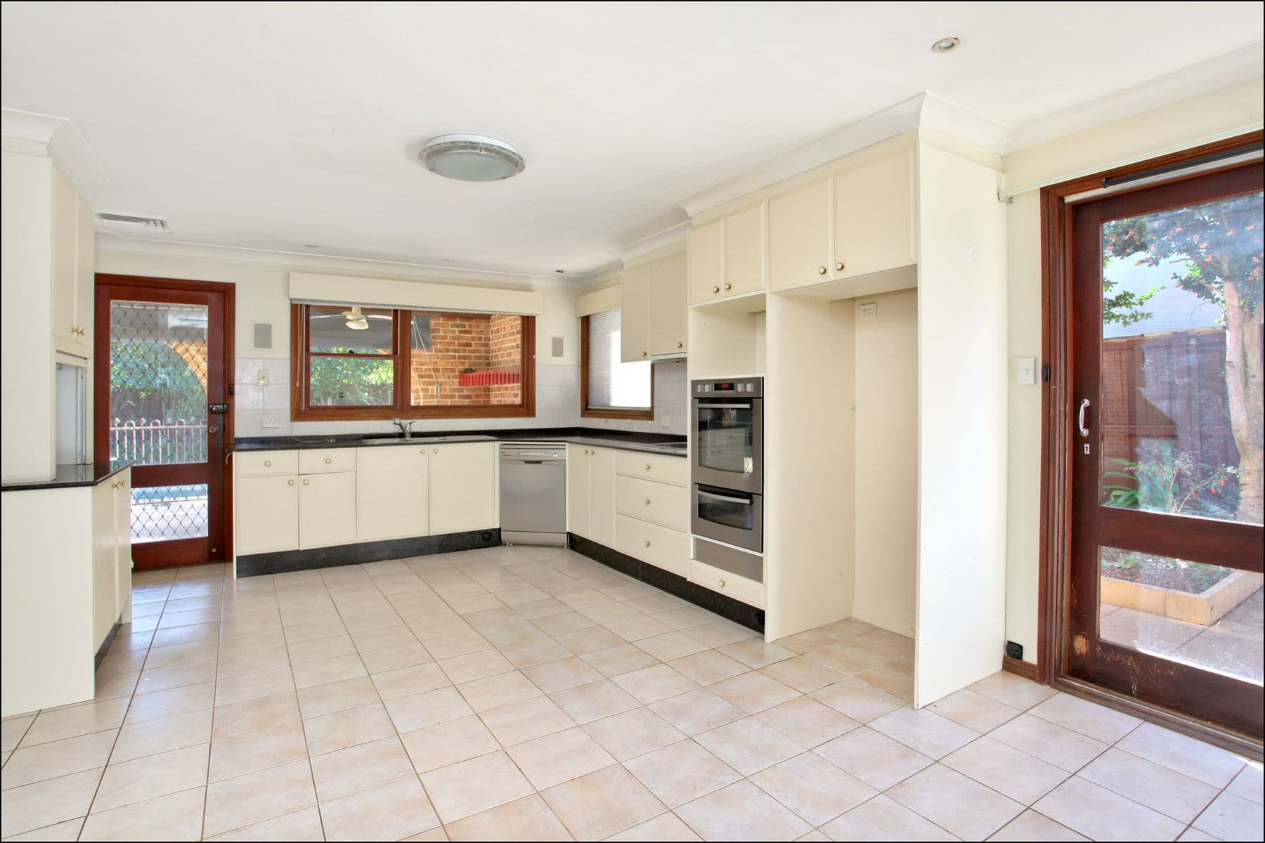 33 Lisa Crescent, CASTLE HILL NSW 2154, Castle Hill - Thumbnail 4