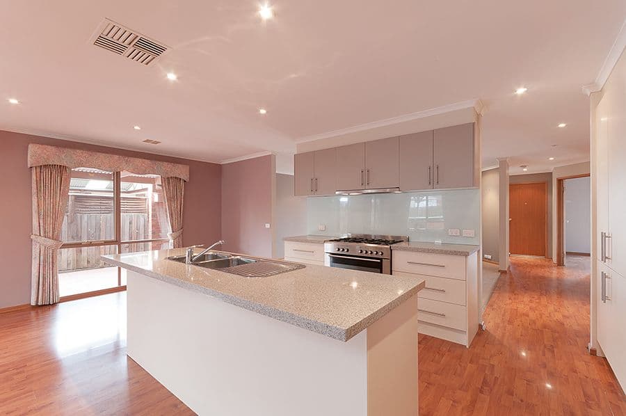 28 Yarcombe Crescent, CRAIGIEBURN VIC 3064, Craigieburn - Thumbnail 2