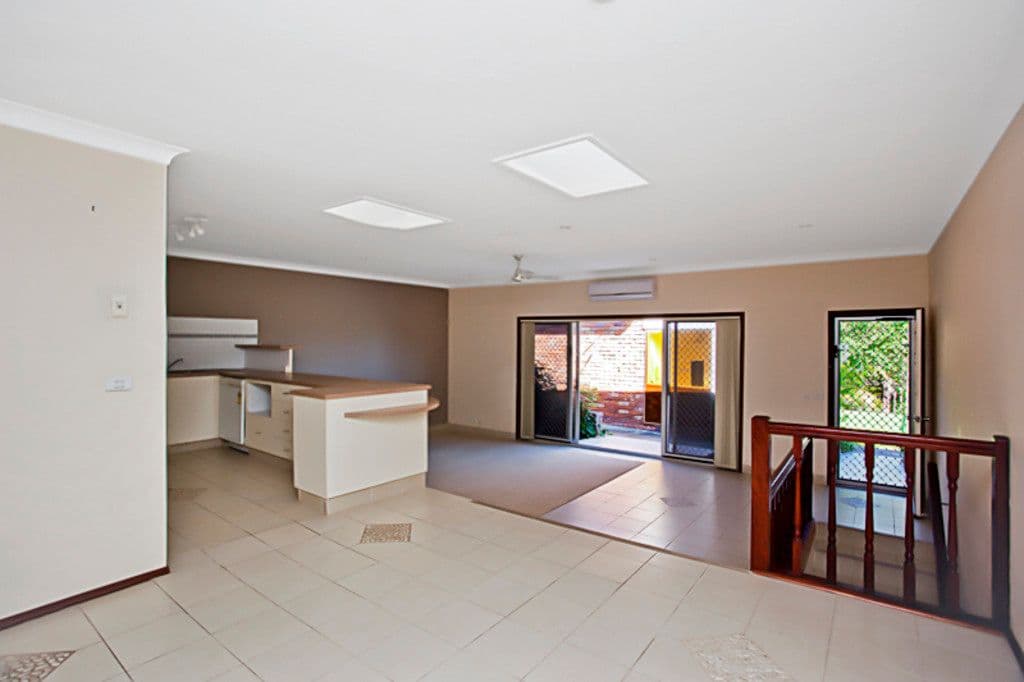 107 Sunshine Boulevard, MERMAID WATERS QLD 4218, Mermaid Waters - Thumbnail 2