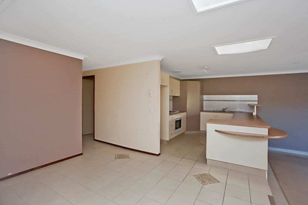 107 Sunshine Boulevard, MERMAID WATERS QLD 4218, Mermaid Waters - Thumbnail 4