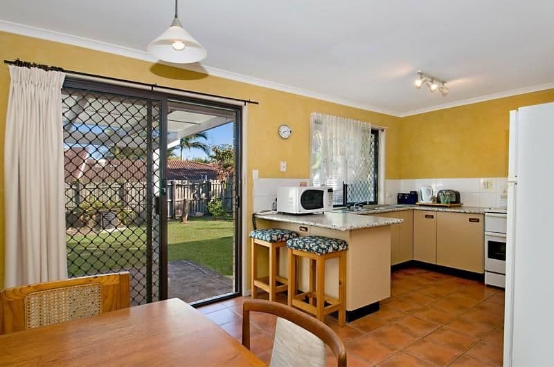 11 Milbong Street, BATTERY HILL QLD 4551, Battery Hill - Thumbnail 4