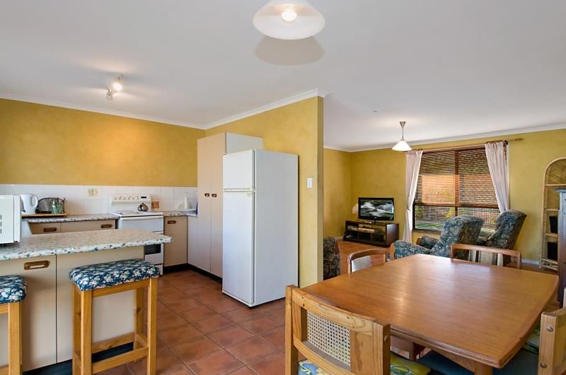 11 Milbong Street, BATTERY HILL QLD 4551, Battery Hill - Thumbnail 8