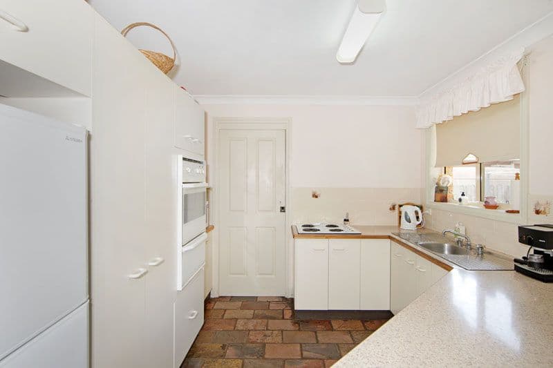 4 Moorlan Avenue, KILLARNEY VALE NSW 2261, Killarney Vale - Thumbnail 2