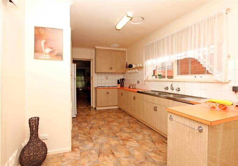 18 Champion Crescent, BUNDOORA VIC 3083, Bundoora - Thumbnail 4