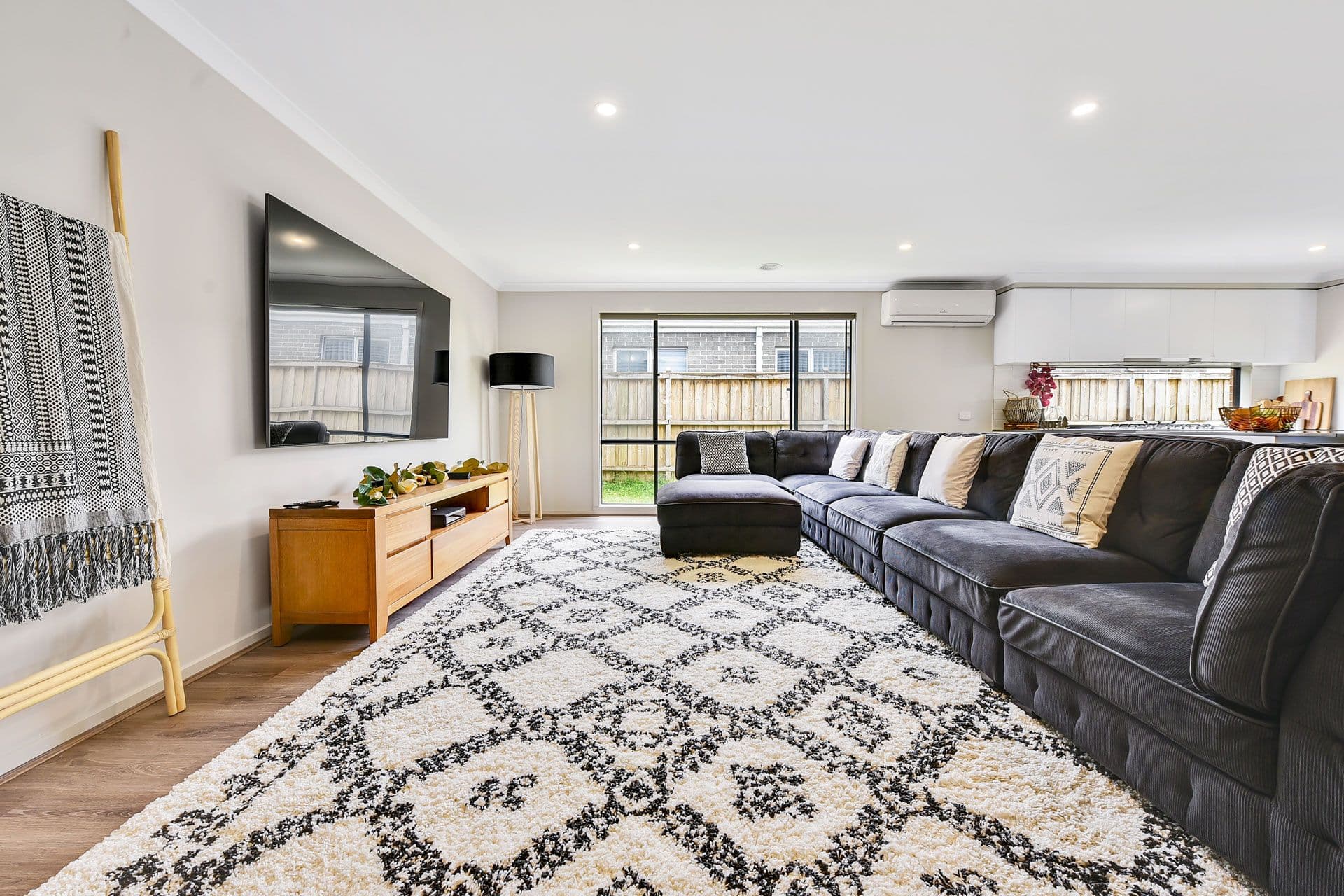 8 Pebblestone Circuit, Clyde North VIC 3978, Clyde North - Thumbnail 3