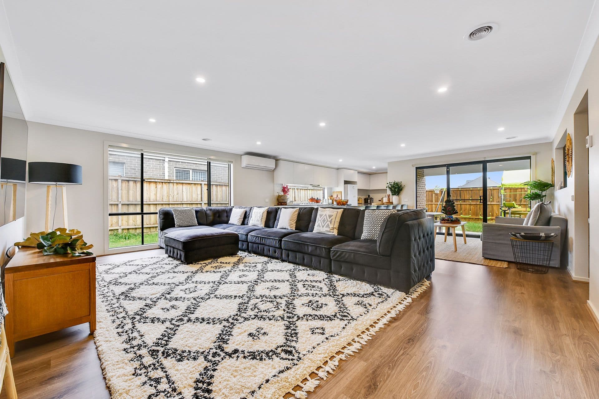 8 Pebblestone Circuit, Clyde North VIC 3978, Clyde North - Thumbnail 4
