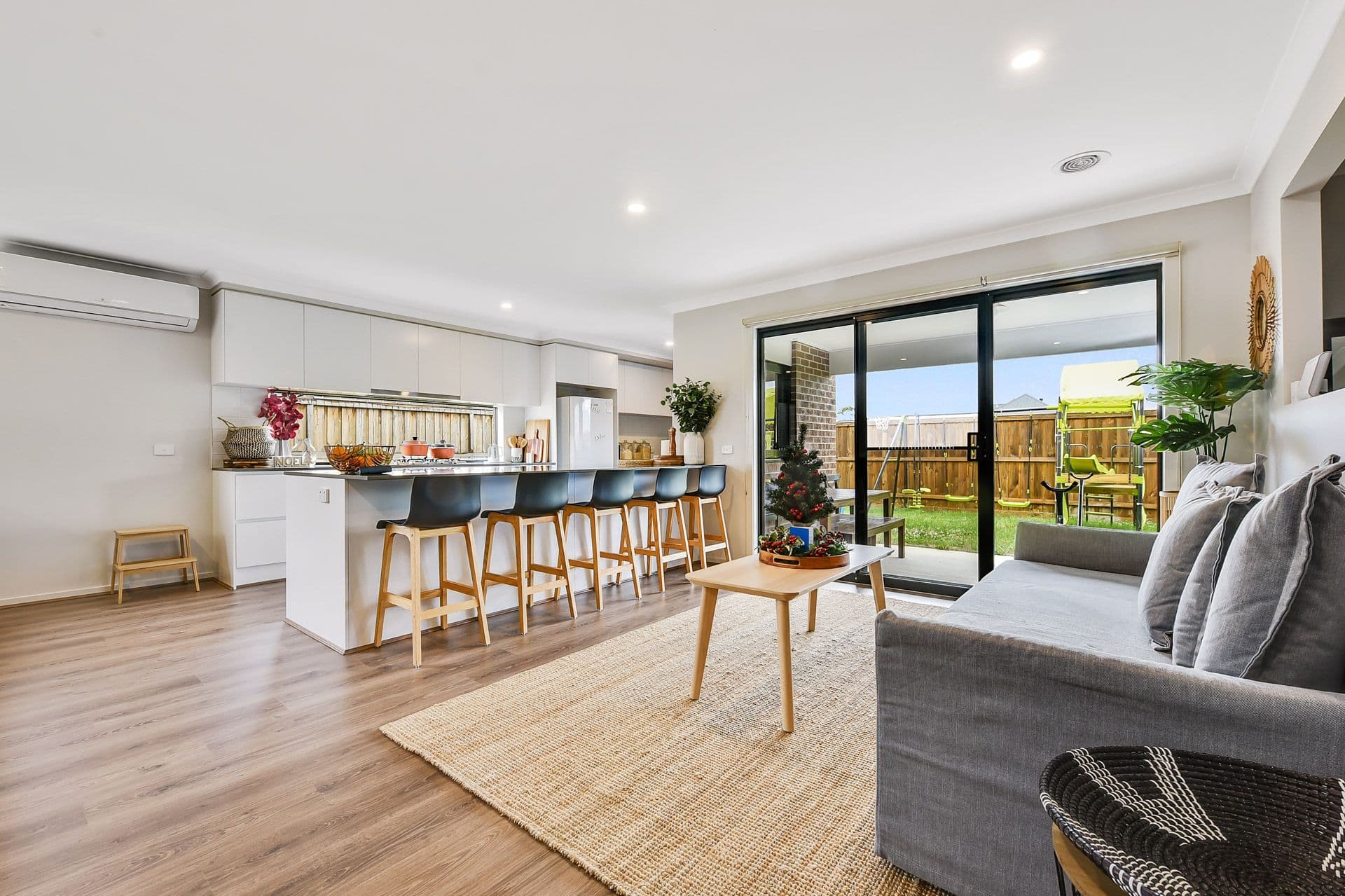 8 Pebblestone Circuit, Clyde North VIC 3978, Clyde North - Thumbnail 5
