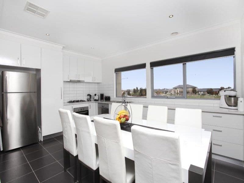 5/69-77 Lancefield Drive, Caroline Springs - Thumbnail 3