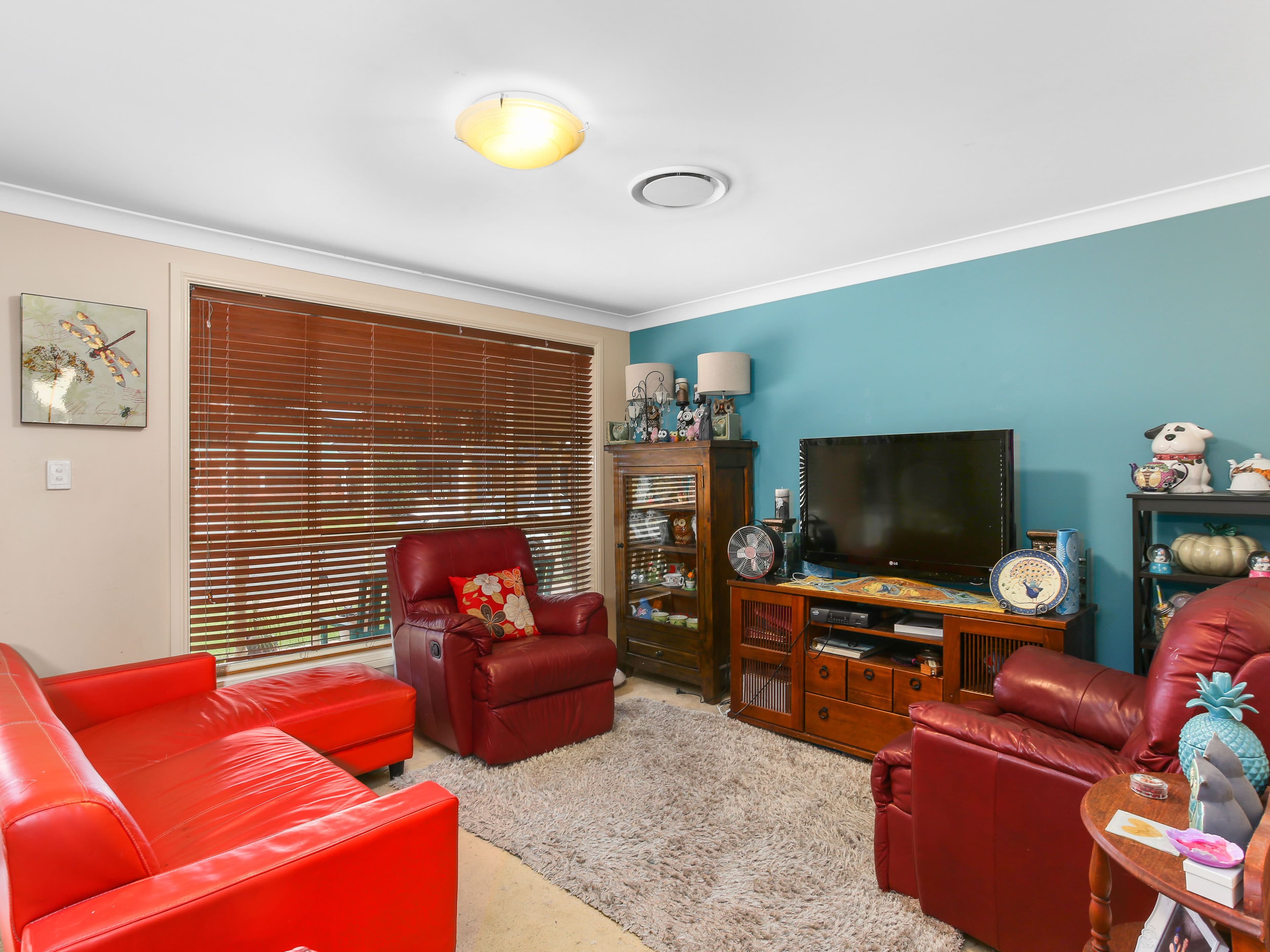 4 North Meadow Drive, Grafton - Thumbnail 2