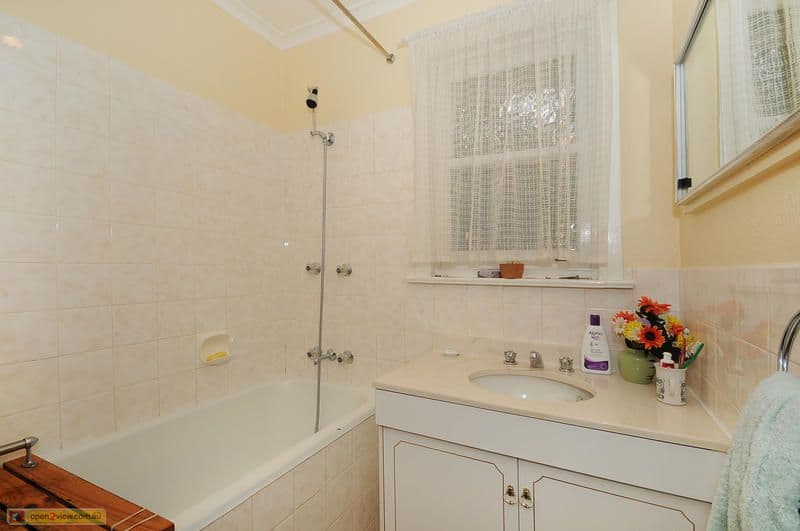 73  Schlich Street, YARRALUMLA ACT 2600, Yarralumla - Thumbnail 2