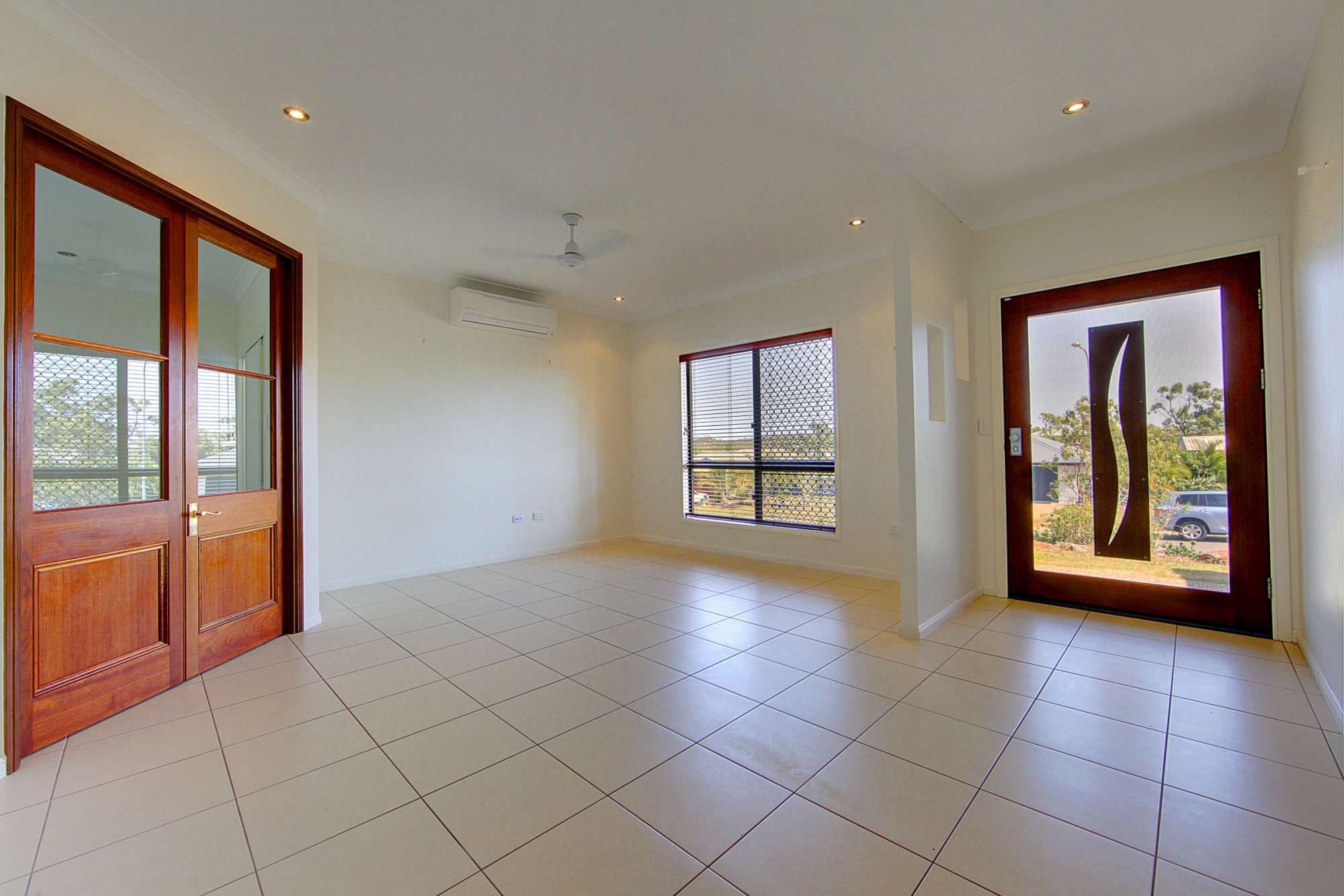 14 Minstrel Court, BUSHLAND BEACH QLD 4818, Bushland Beach - Thumbnail 3