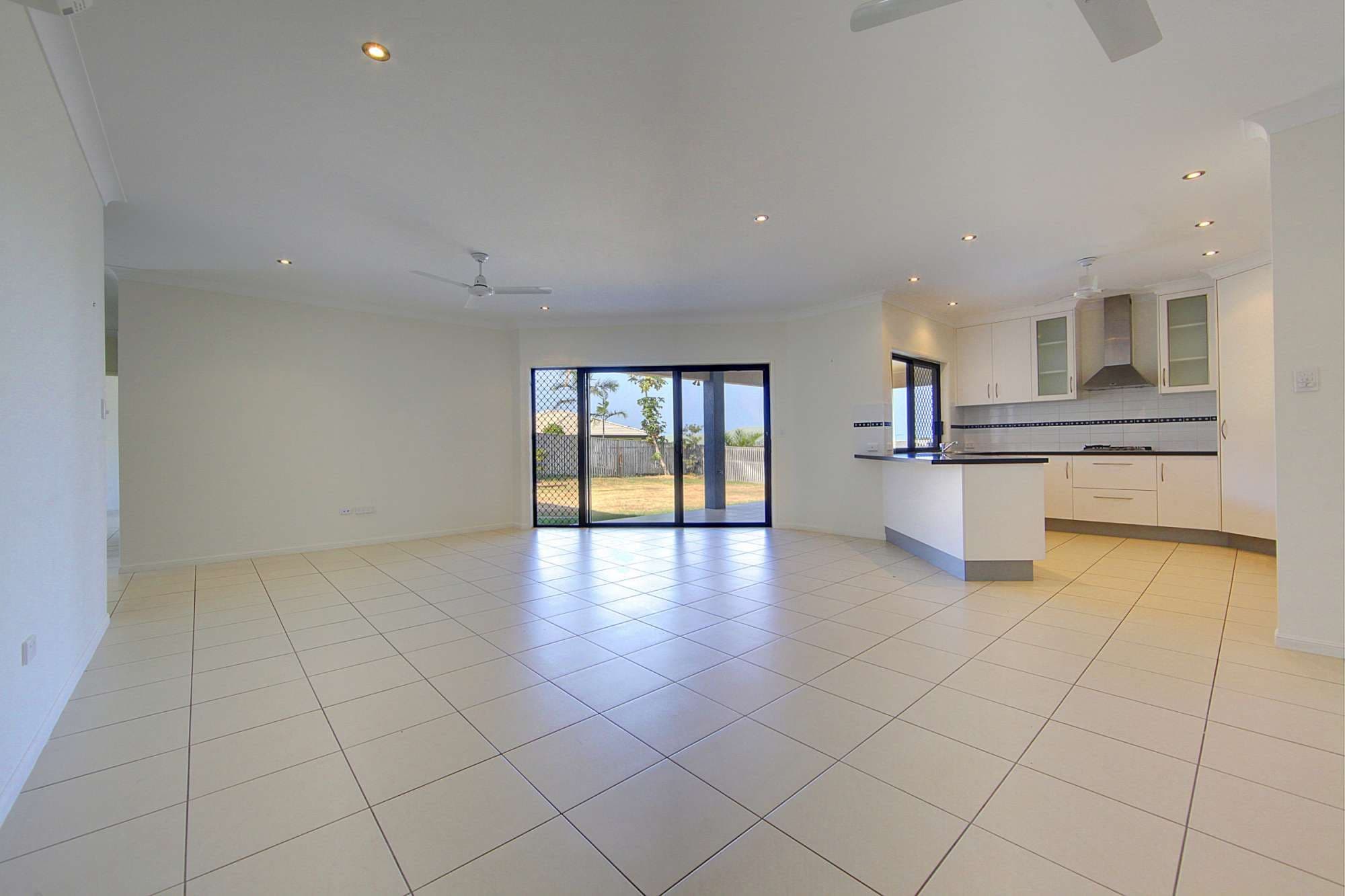 14 Minstrel Court, BUSHLAND BEACH QLD 4818, Bushland Beach - Thumbnail 4