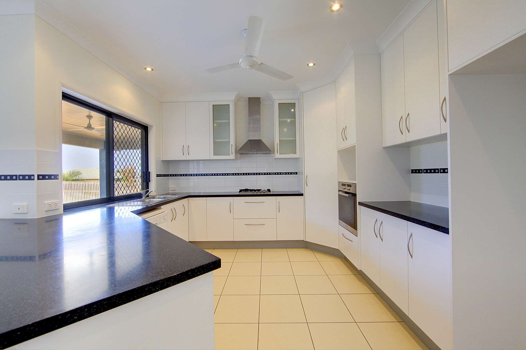14 Minstrel Court, BUSHLAND BEACH QLD 4818, Bushland Beach - Thumbnail 5