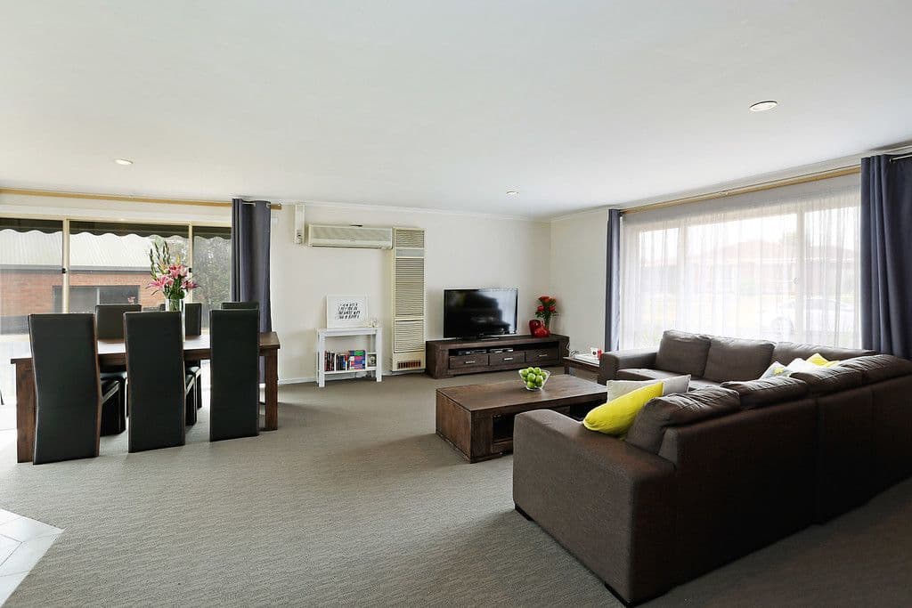 15 Coakley Crescent, LOVELY BANKS VIC 3213, Lovely Banks - Thumbnail 2